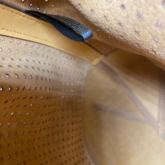 VINCE CAMUTO SHOULDER BAG - Picture 8 of 12